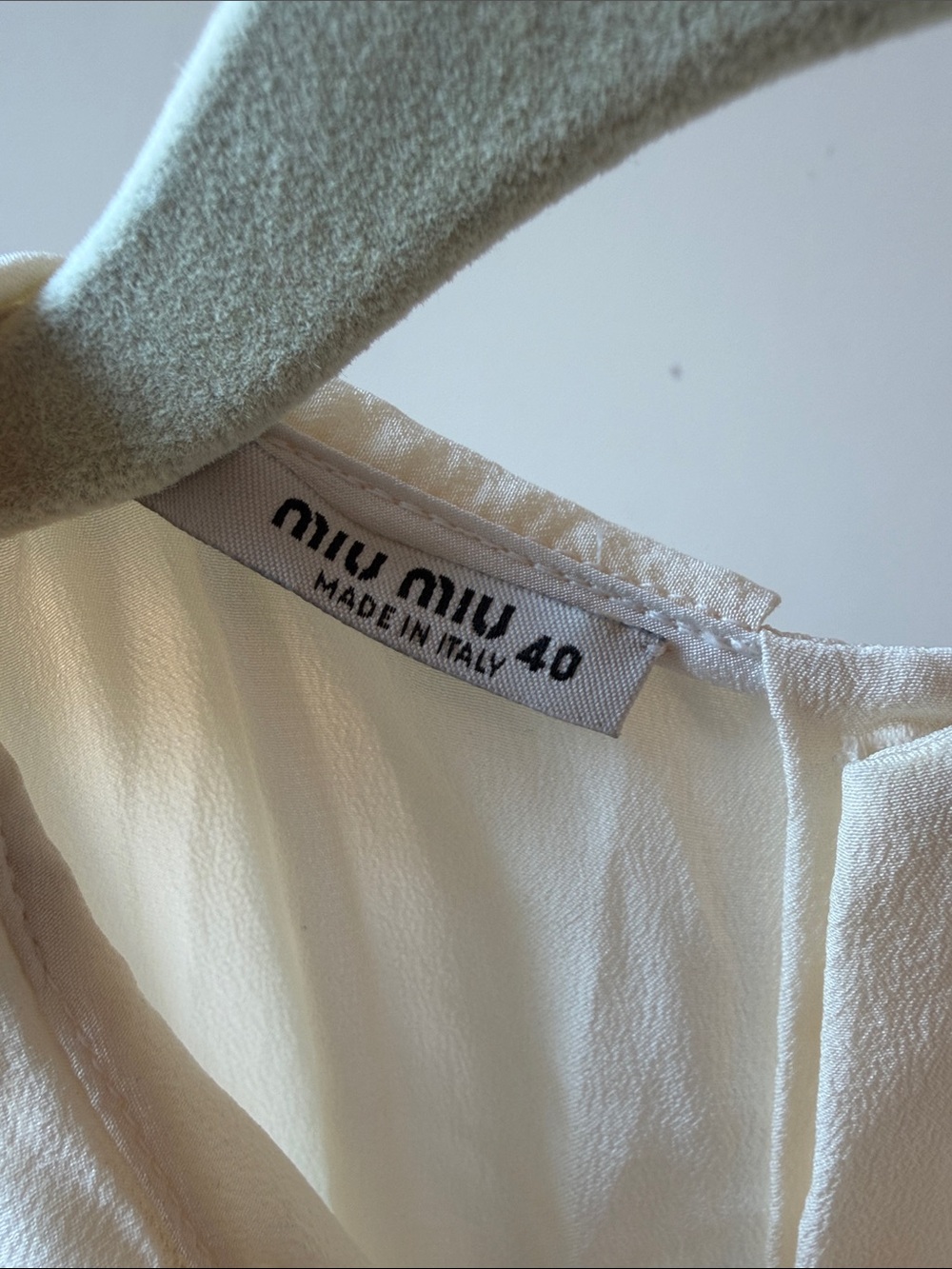 Miu Miu Black and Cream Two-Tone Pleated Mini Dress - Picture 2 of 10